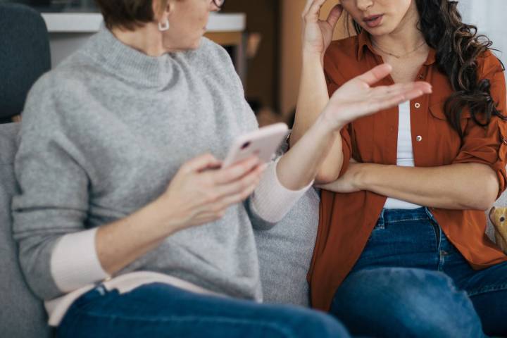 30-Year-Old Woman Says Mom Is ‘Pissed’ She’s Moving Out