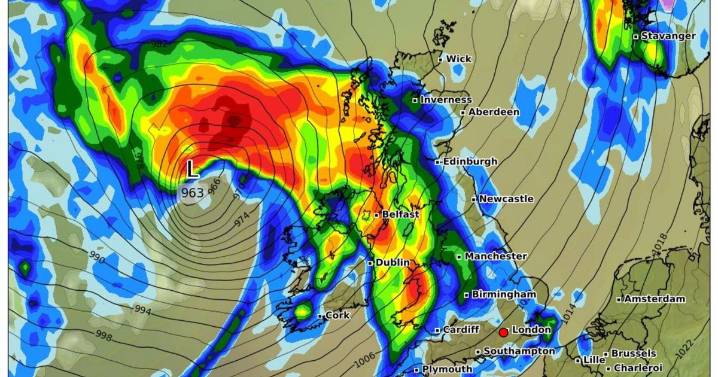 Storm Amy LIVE: Tracker shows 95mph gusts heading to UK amid weather warnings