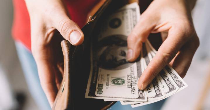 Fewer Americans plan holiday travel, analyst says budgeting keeps travel affordable
