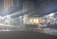 ¡Impactante! Maracaibo denuncia a restaurante que arroja grasa en la calle: ¡Mira el video!