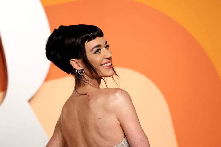 Katy Perry, Justin Trudeau spotted kissing on her yacht