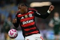 "Es malo divertirse". Lo apodan "Ozuna": el rebelde que volcó en España y a Flamengo le costó 9 millones de dólares