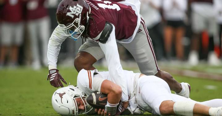 Arch Manning in concussion protocol for No. 20 Texas