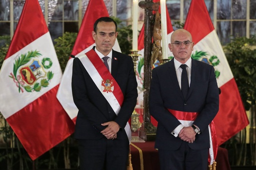 Asume primer ministro de Perú que calificó a Generación Z como "banda" que no representa a juventud