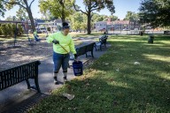 Se proporciona un equipo de limpieza para combatir la parafernalia en los parques de Springfield