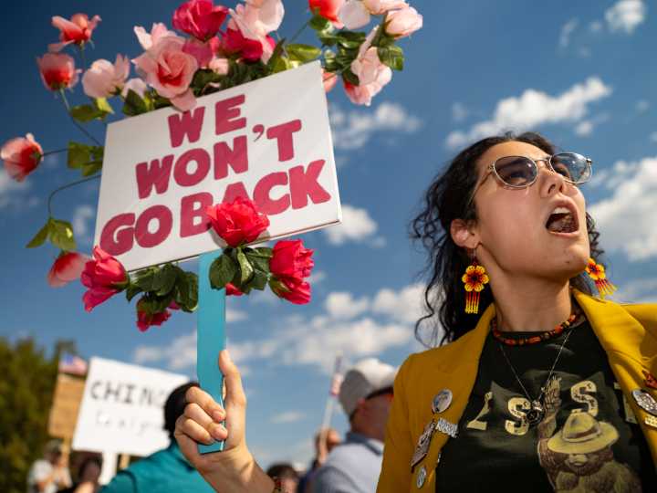 Miles de Kentuckianos protestan contra el gobierno de Trump