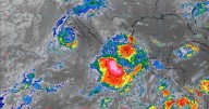 “Priscilla” y la depresión Diecisiete-E ponen en alerta a Jalisco con lluvias y fuerte oleaje