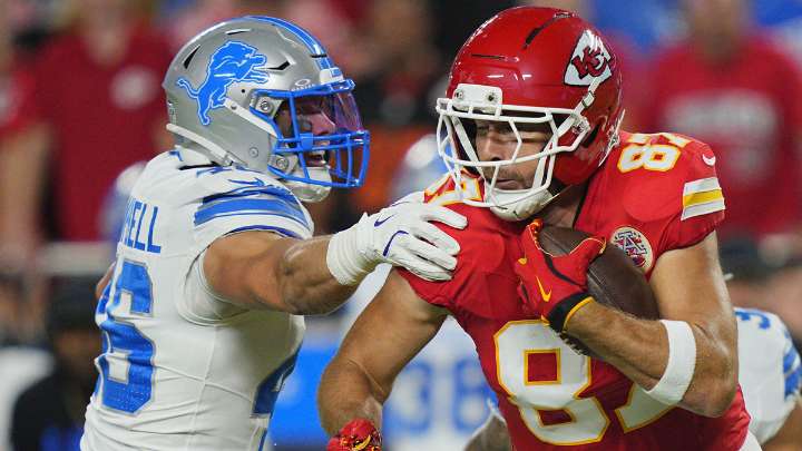 Travis Kelce leaps past Jason Witten on all
