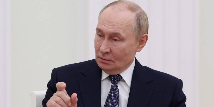La economía de Rusia cruje y el Kremin quiere imponer más impuestos para sostener el costo de la guerra