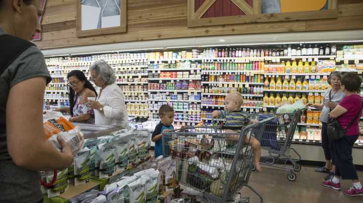 Arizona food banks prepare for rush amid looming SNAP benefits pause
