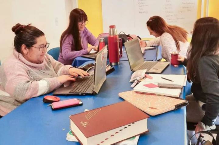 Trascienden fronteras idiomáticas para difundir bellezas de la región del Alto Neuquén