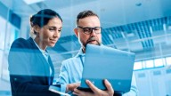 Traductores, historiadores y locutores, entre los trabajos más vulnerables a la IA, según informe de Microsoft