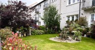 'Beautiful' Glasgow garden lands resident award for green fingered creation