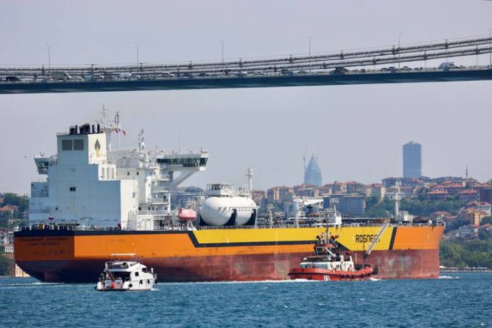 US sanctions Russia's two largest oil companies, EU bans Russian LNG