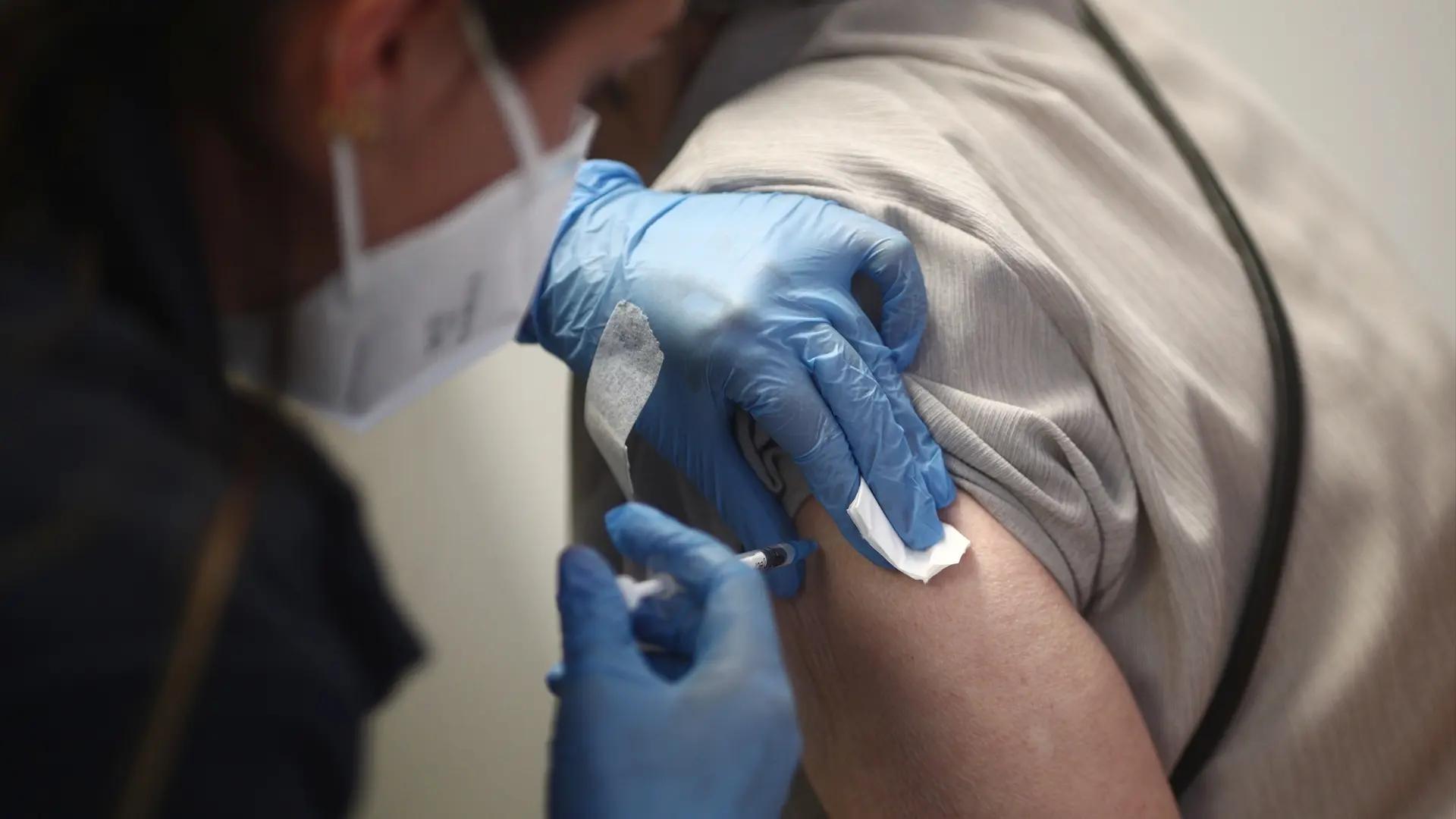 Una vacuna usada contra la covid resulta "prometedora" para combatir el cáncer