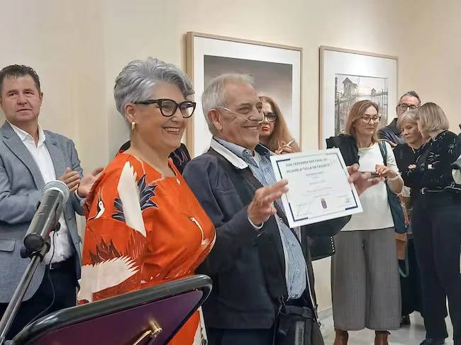 El artista peruano Roger Jean-Claude gana premio internacional de acuarela en España con su obra “¿Dónde están los humanos?”