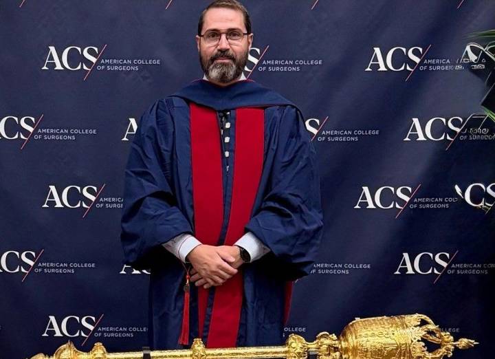 El médico de Salamanca que ha obtenido uno de los máximos reconocimientos internacionales de cirugía