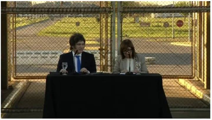 Javier Milei presentó el nuevo código penal junto a Patricia Bullrich: la sorpresiva presencia de Espert en Ezeiza
