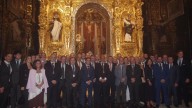 Mena hace realidad su "sueño compartido" al bendecir el nuevo retablo de su capilla en Santo Domingo