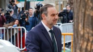 Ábalos llega al Supremo sin su abogado en la vista clave en la que se juega la cárcel
