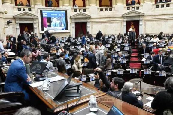 La oposición negocia contrarreloj para lograr quórum y limitar los DNU del Presidente