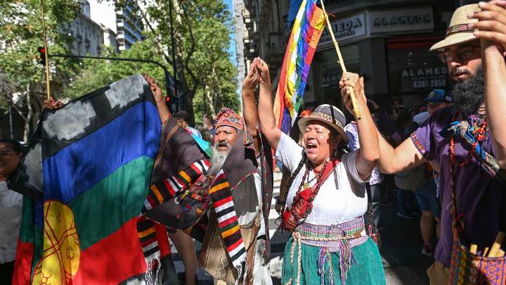 Pueblos Originarios repudian considerar este 12 de octubre el "Día de la Raza"
