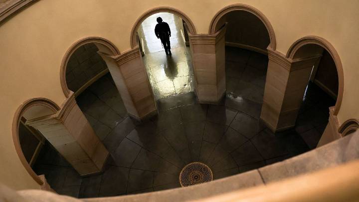 US shutdown politics: 750k workers furloughed, $400 mn lost daily