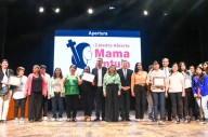 Fuentes acompañó la entronización del mural textil de Mama Antula en la UNSE