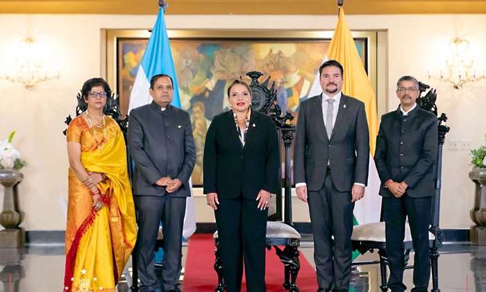 Presidenta Castro recibe las cartas credenciales de siete nuevos embajadores