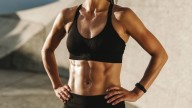 No more crunches! This trainer’s dumbbell workout takes under 20 minutes and builds stronger arms and abs at the same time