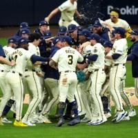 Brewers oust Cubs and will face Dodgers in MLB playoffs