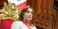 Nueva crisis en Perú: ¿Qué sigue tras la eventual vacancia de Dina Boluarte y cuál es el impacto de tener ocho presidentes en 10 años?