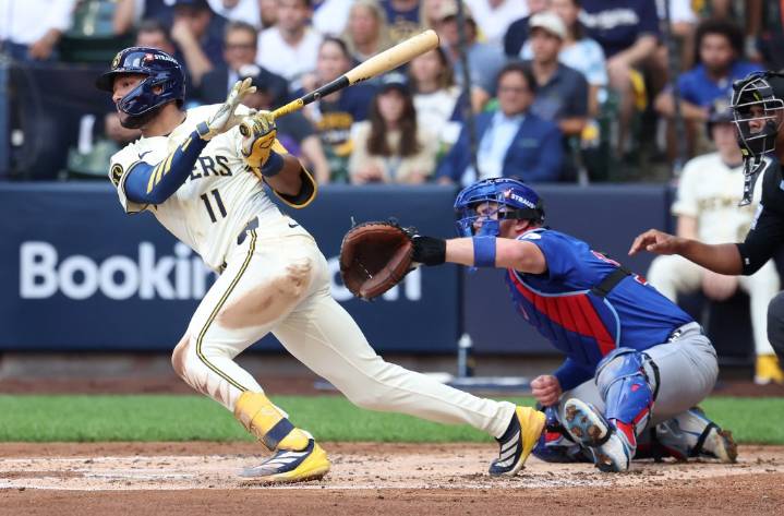 NLDS Game 1: Milwaukee Brewers' Jackson Churio exits with injury