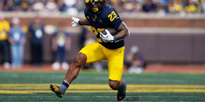 Michigan takes advantage of Washington turnovers, pulls away to win 24