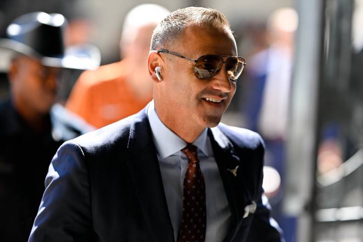Deadspin | Report: Texas coach Steve Sarkisian explores NFL interest