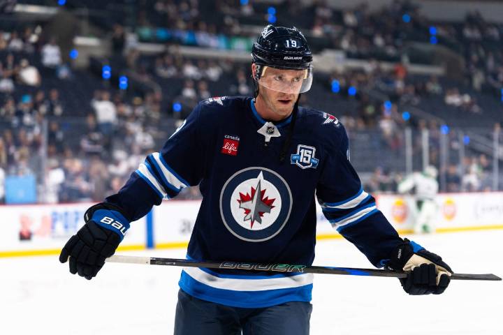 Jonathan Toews brings healthy body, healthy attitude to his first game against the Blackhawks