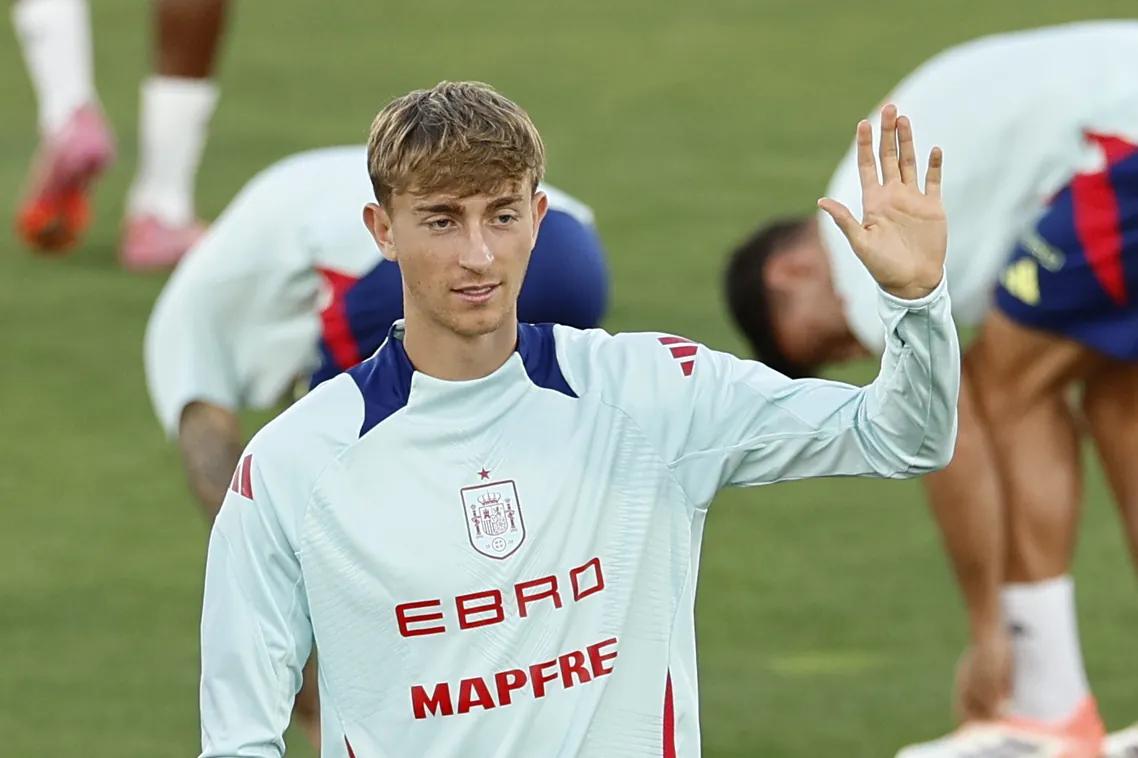 Huijsen sufre una lesión muscular, abandona la concentración de España y le sustituye Laporte