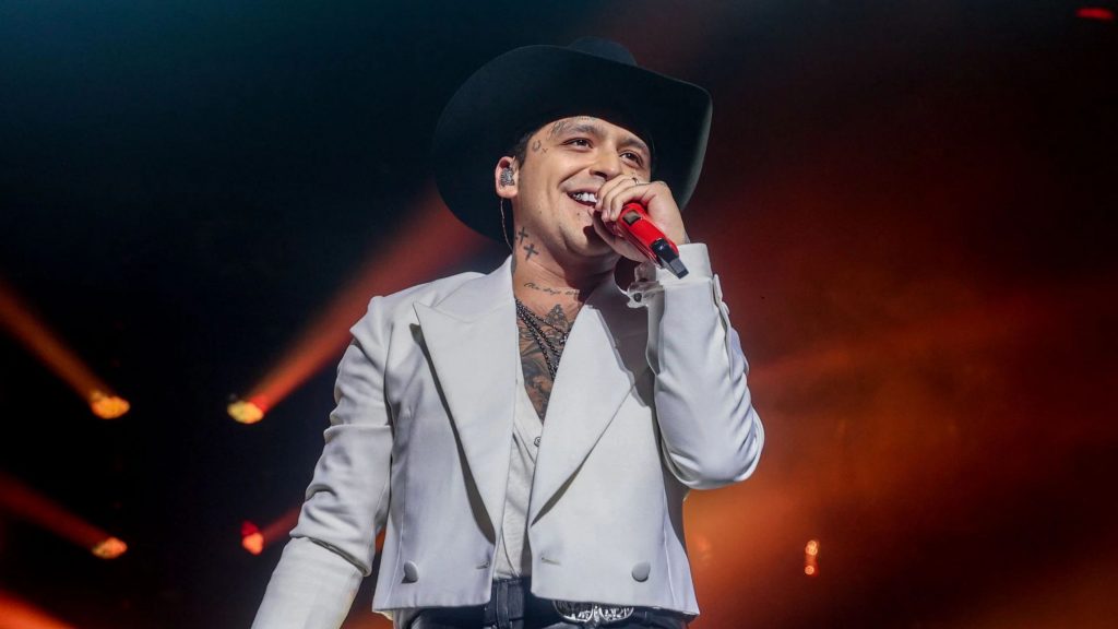 Christian Nodal acude a la FGR por disputa con Universal Music