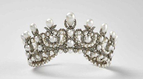 Seis datos sobre las joyas robadas en el Louvre