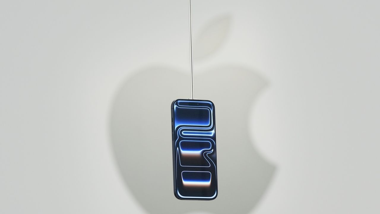 Apple delivers strong quarter despite trade war challenges and ongoing artificial technology issues