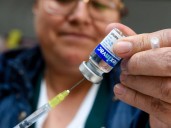 IMSS exhorta a la población a vacunarse contra enfermedades invernales