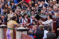 Un brindis a la "valiente" Ayuso y otro a Abascal para sellar el camino del mejor torero de la historia: el adiós de Morante al calor de sus discípulos