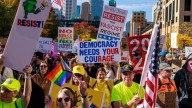 Millones se manifiestan contra Trump en las protestas ‘No Kings’ en todo EE.UU. Aquí muchos explican por qué asistieron