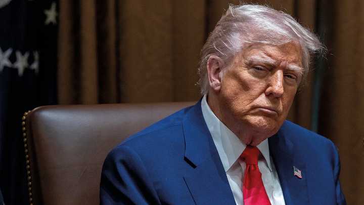 Trump exige a Israel que deje de bombardear Gaza para negociar salida de rehenes
