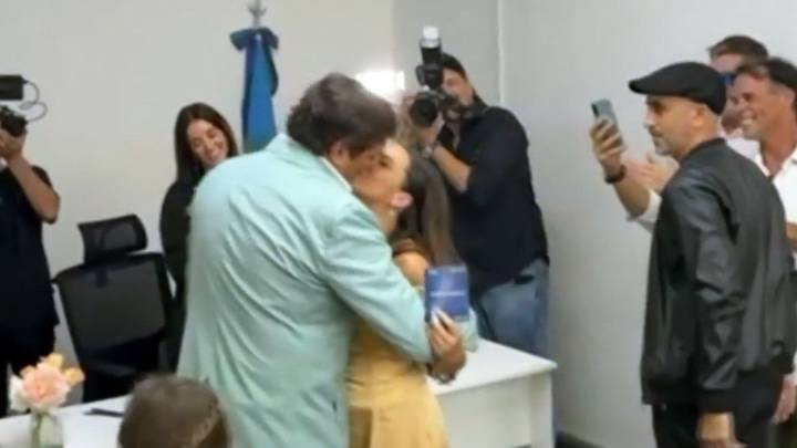 Matías Alé se casó con Martina Vignolo: así entró la pareja a su ceremonia civil