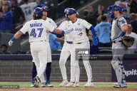 Azulejos machacan 11×4 a los Dodgers en el arranque de la Serie Mundial