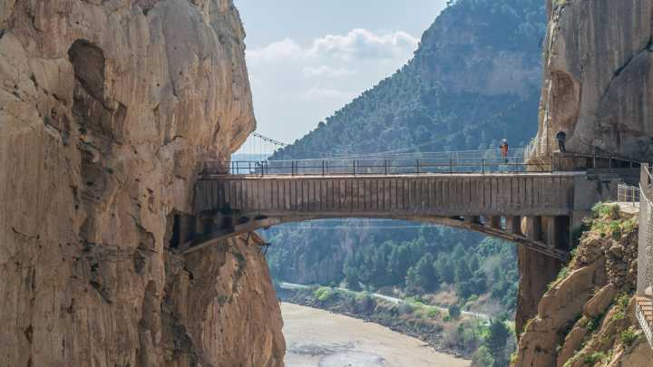El Caminito del Rey: la senda que discurre por un desfiladero en Málaga