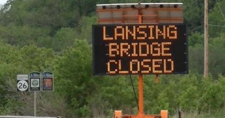 Black Hawk Bridge in Lansing closed for safety, ferry service starts soon