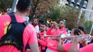 Las charangas callejean por el centro