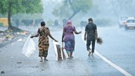 Lightning with moderate rain in Mumbai till tomorrow morning: IMD